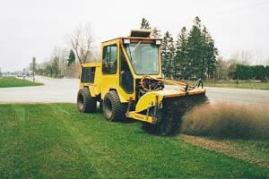 trackless vehicles mt5 tractor machine and power angle sweeper dethatching grass