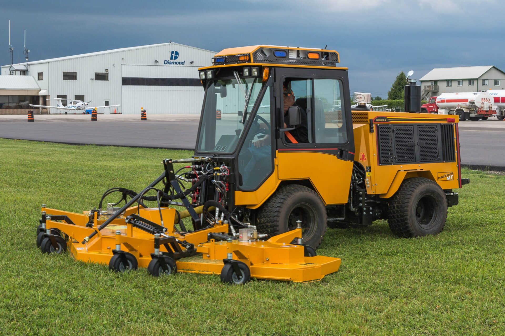 trackless vehicles mt6 tractor machine and rotary finishing mower