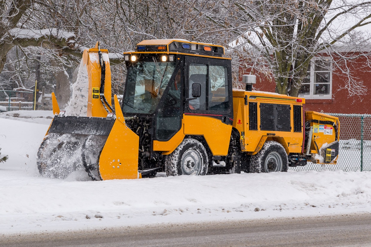 trackless vehicles ribbon snowblower in snow with rear mount sidewalk spreader